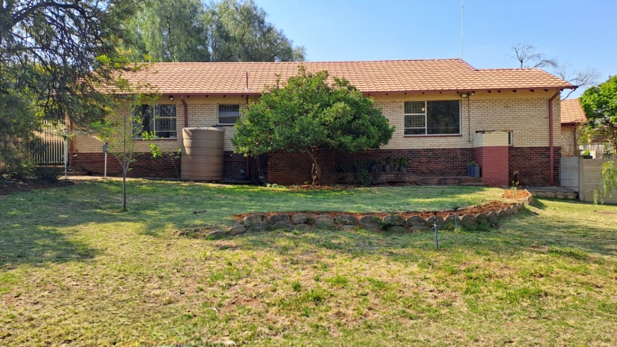 4 Bedroom Property for Sale in Pellissier Free State